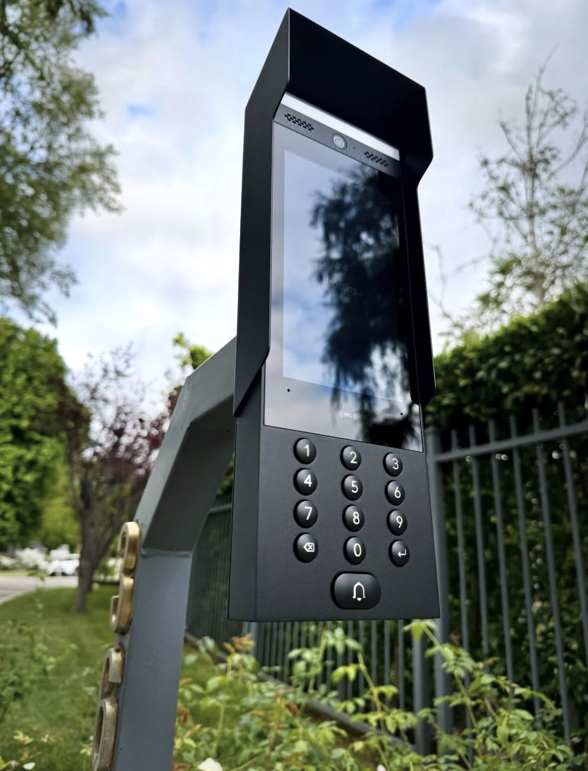 Videoportero, cerradura digital y control de acceso inteligente para portón residencial
